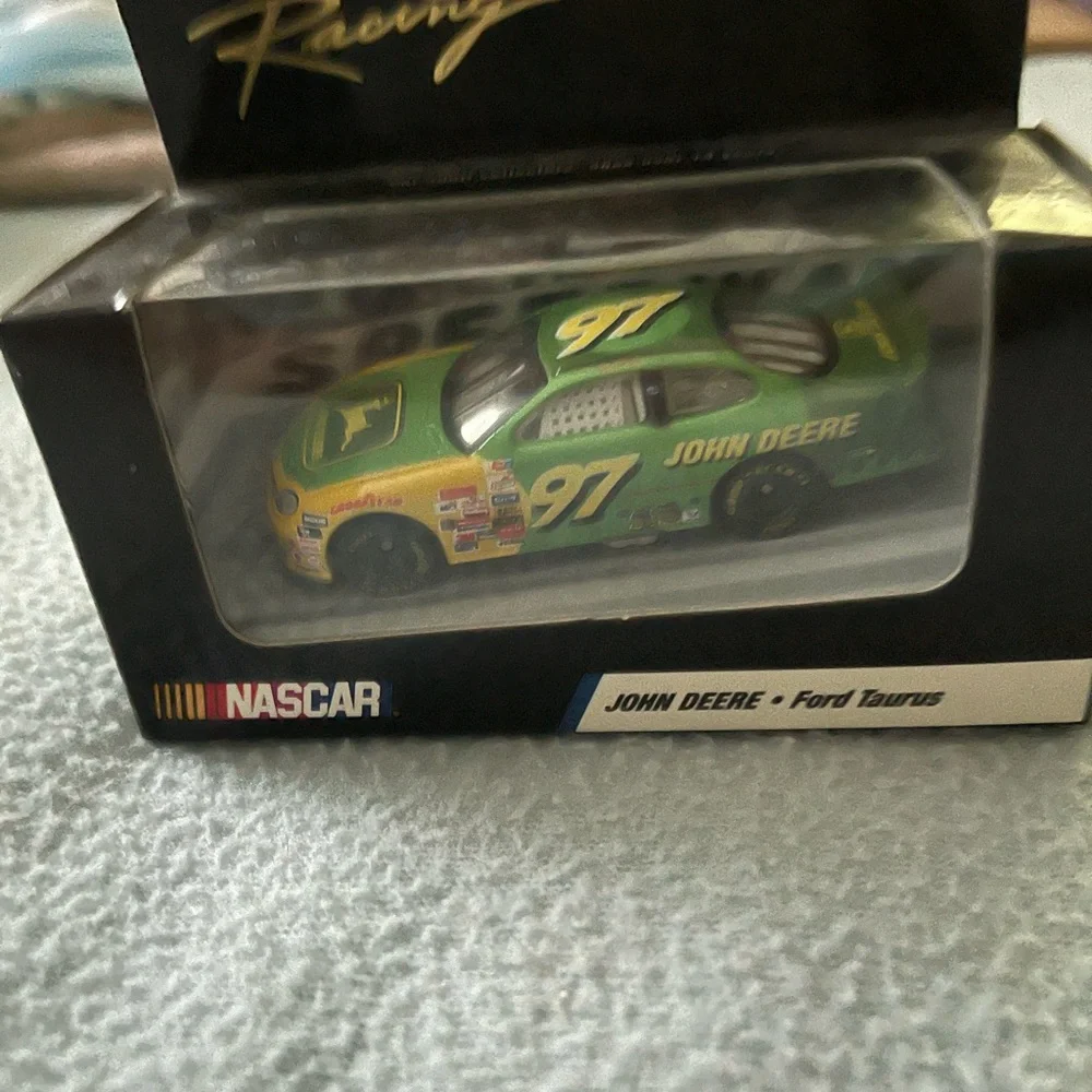 1999 NASCAR Hot Wheels Racing John Deere NASCAR Diecast Car. New! - Picture 2 of 3